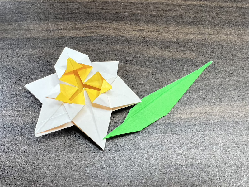 水仙の折り紙（簡単な平面）