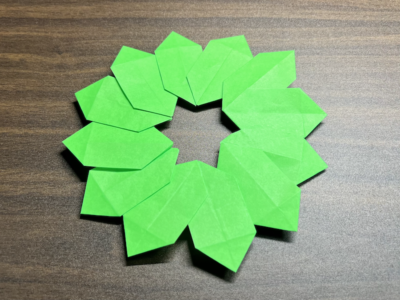 柊のリースの作り方（折り紙）