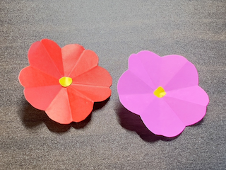 桃の花の折り紙（切り方）