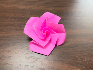 折り紙の花の立体なバラ