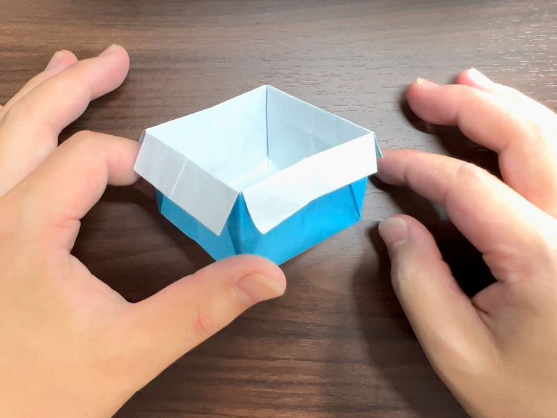 折り紙の正方形の箱（サムネイル）