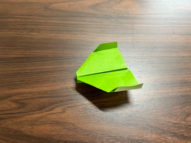 驚くほどよく飛ぶ紙飛行機の折り紙（スカイキング）