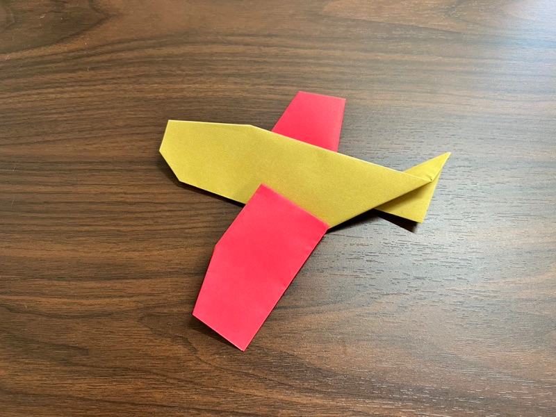 折り紙の平面な飛行機