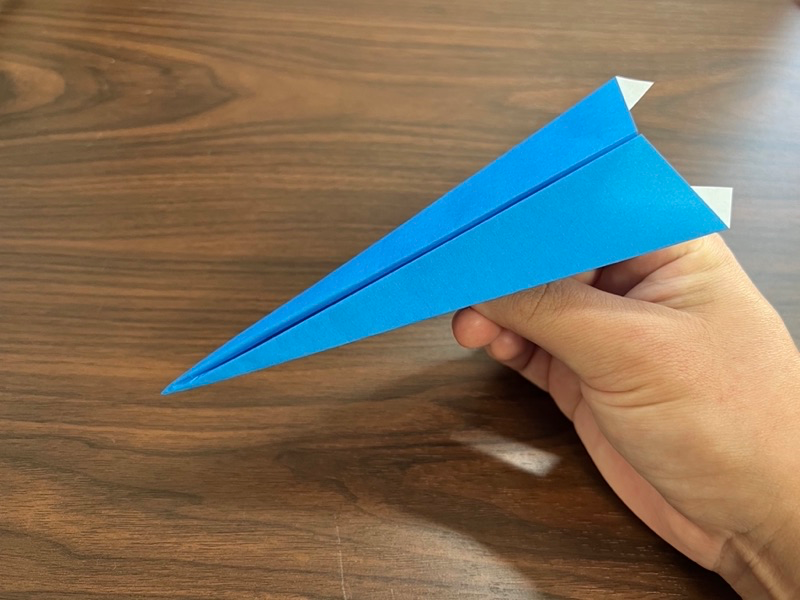 折り紙の飛ぶ飛行機